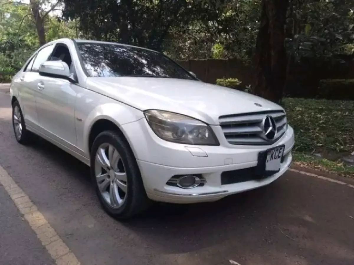 Mercedes-Benz C200 - 2010