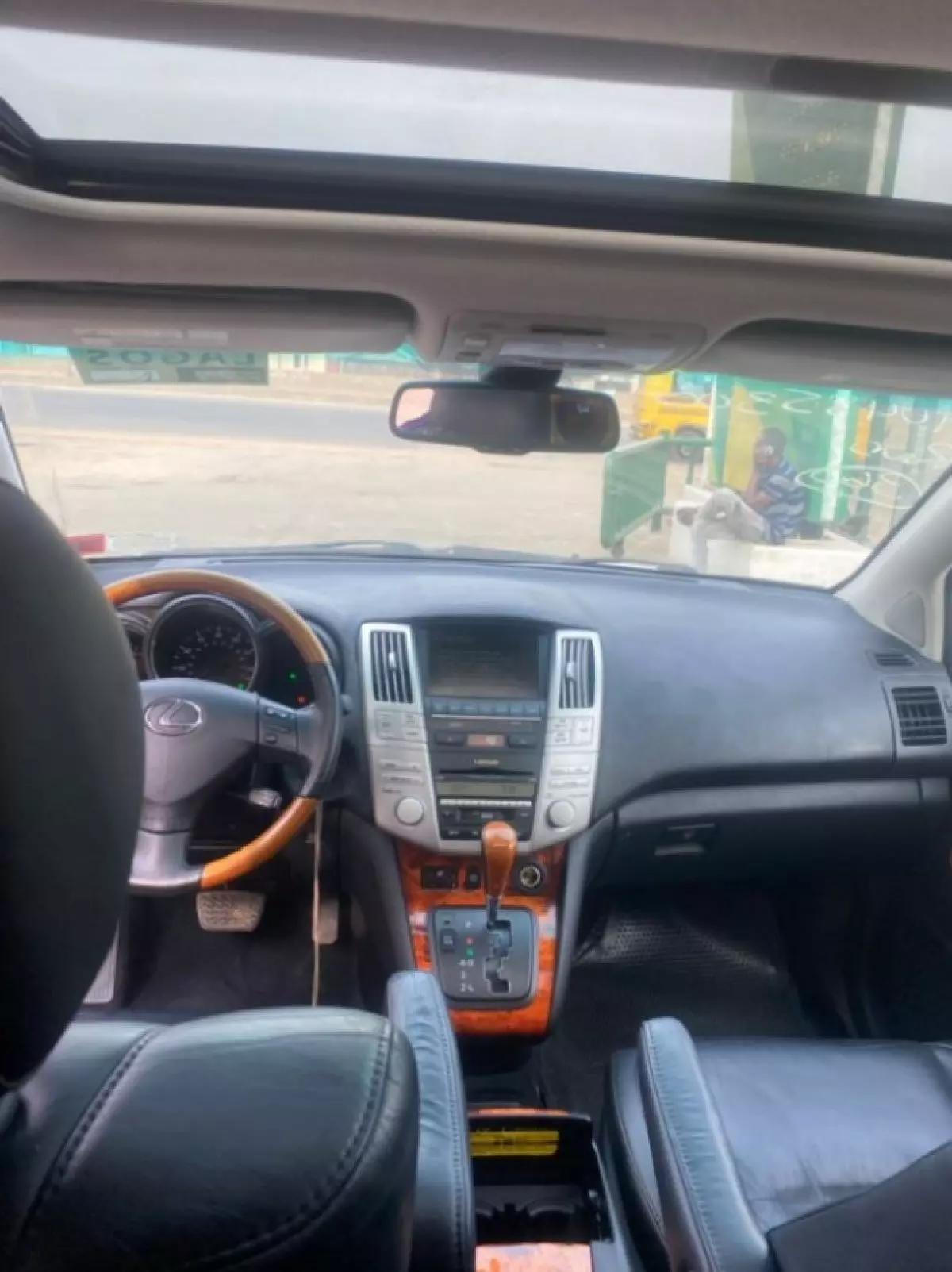 interiorFront