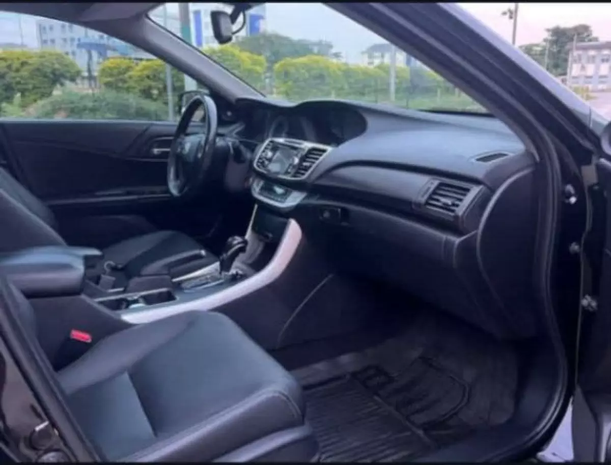 interiorFront