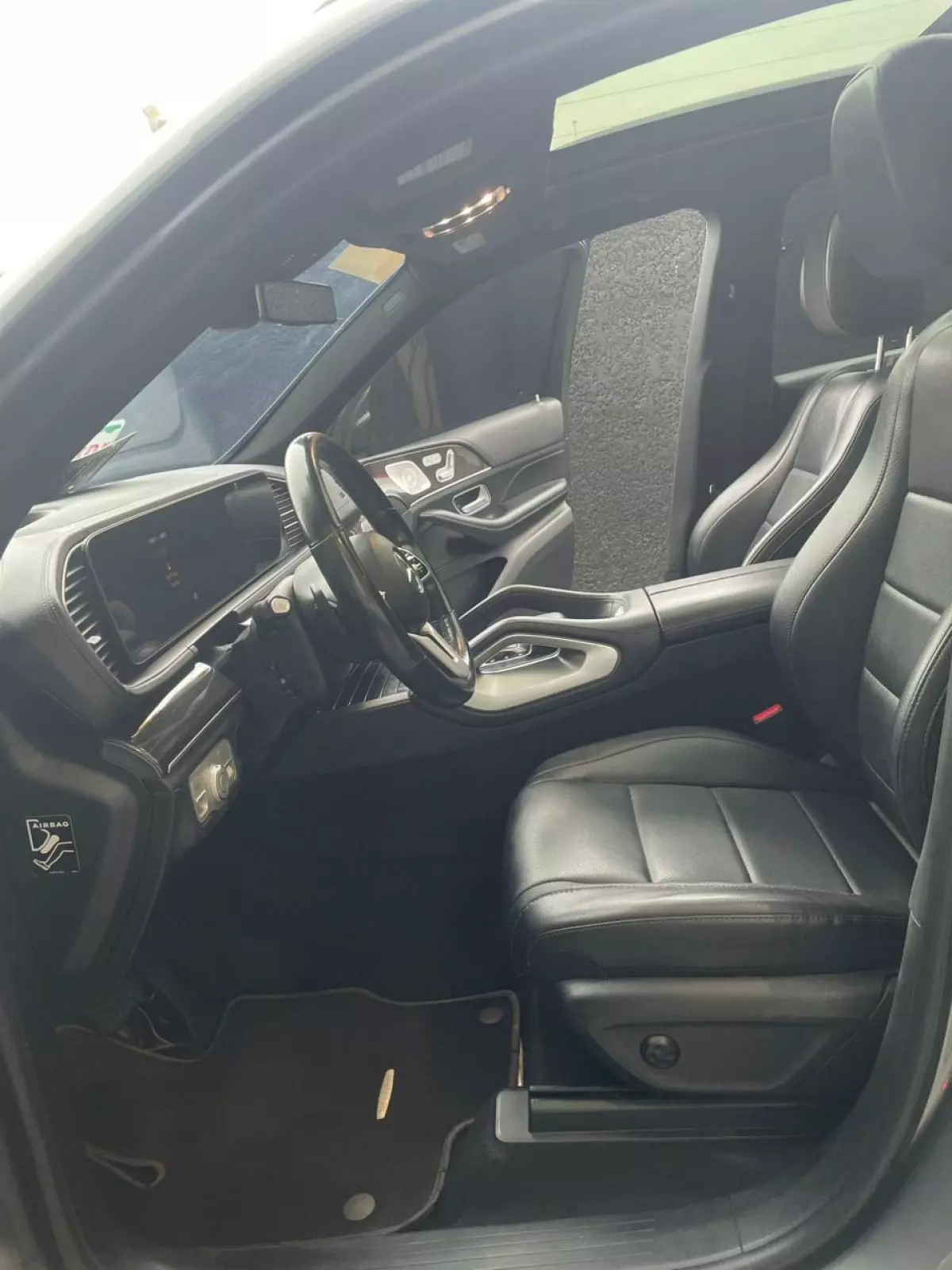 frontSeatsView