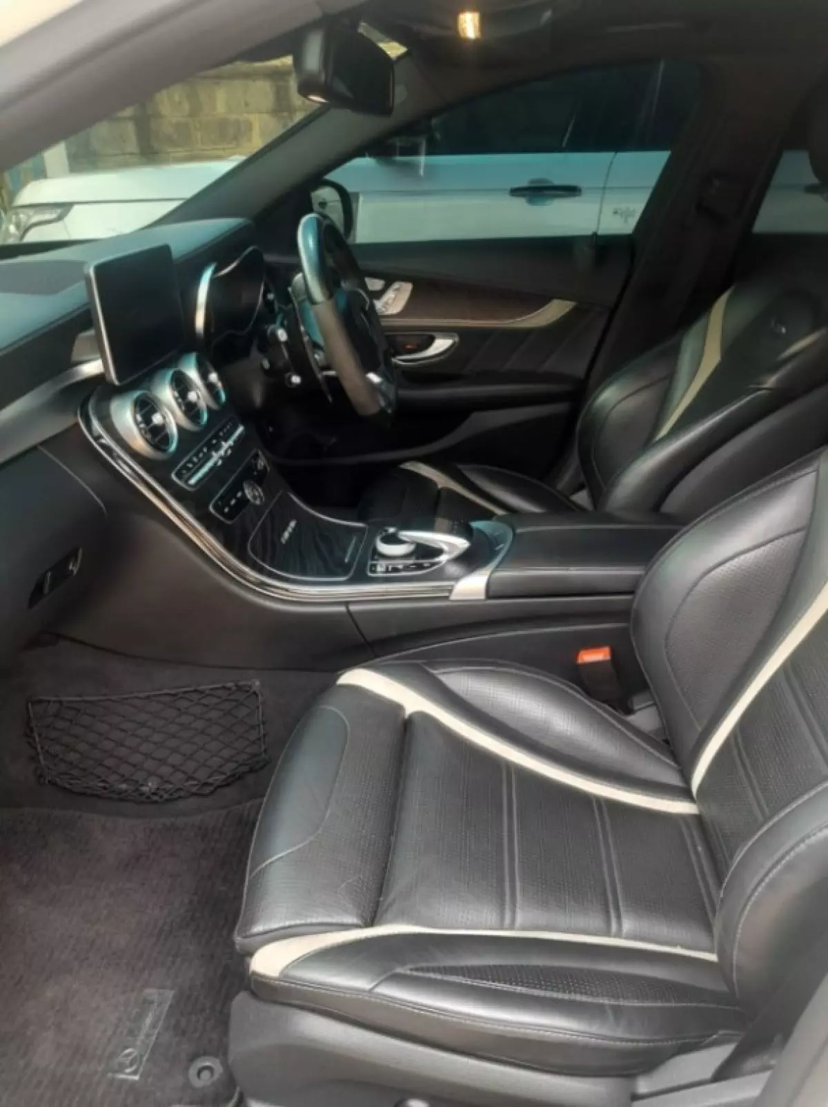 interiorFront