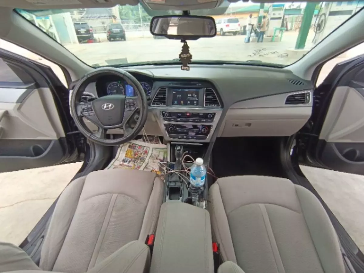 interiorFront