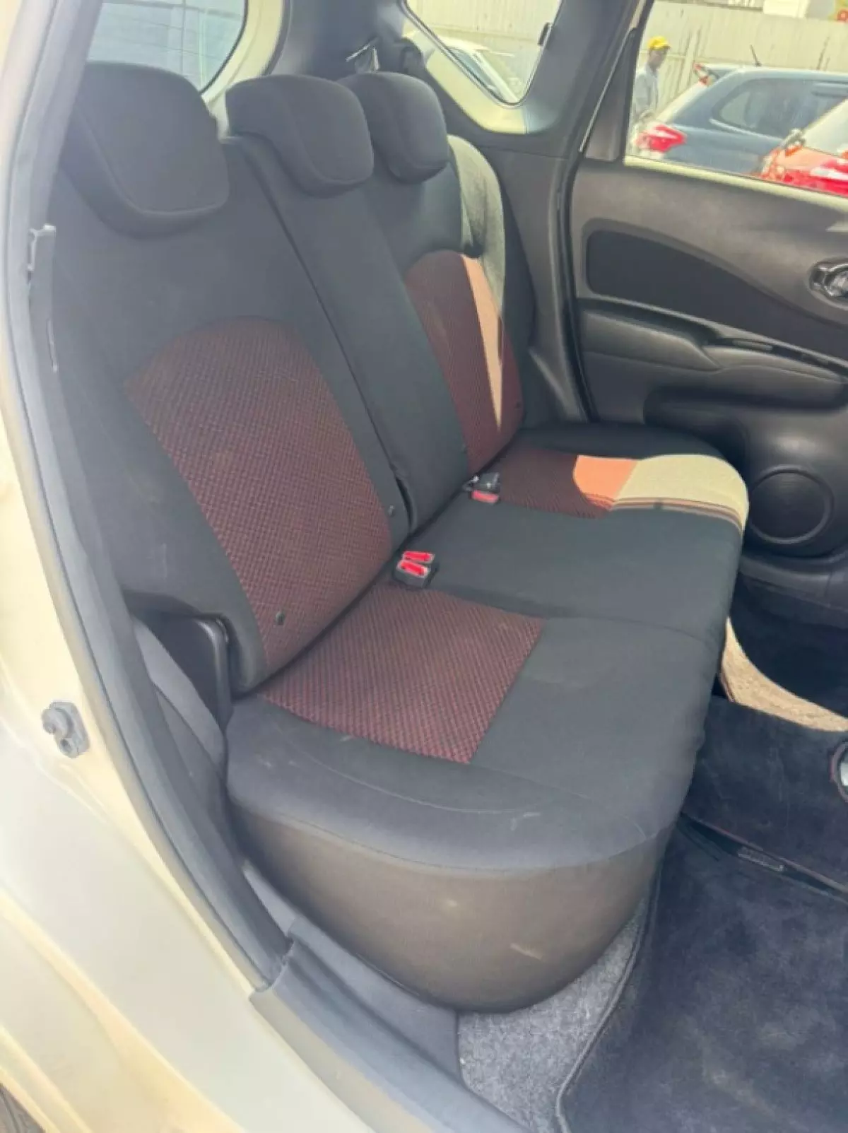 interiorBack