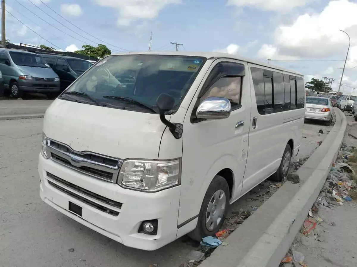 Toyota Hiace - 2012