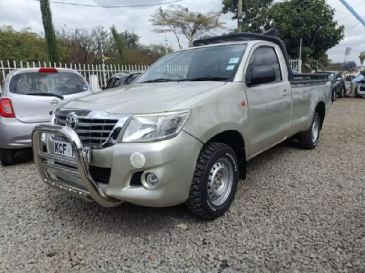 Toyota Hilux  - 2015