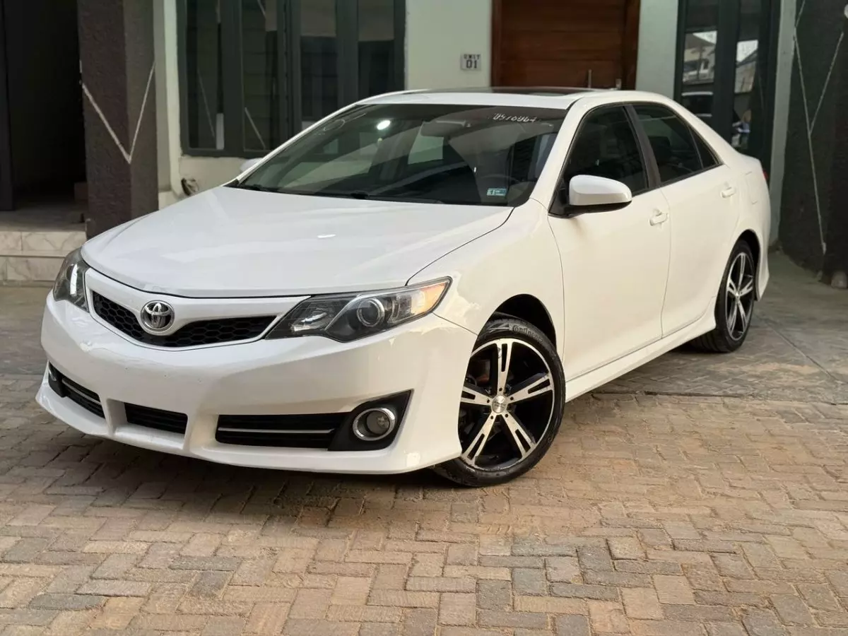 Toyota Camry - 2012