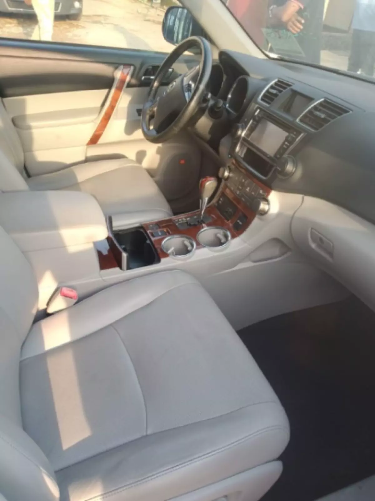 interiorFront
