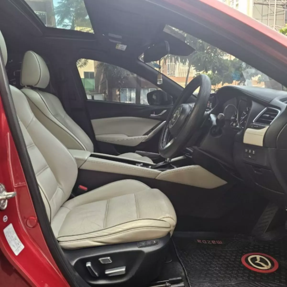 interiorBack