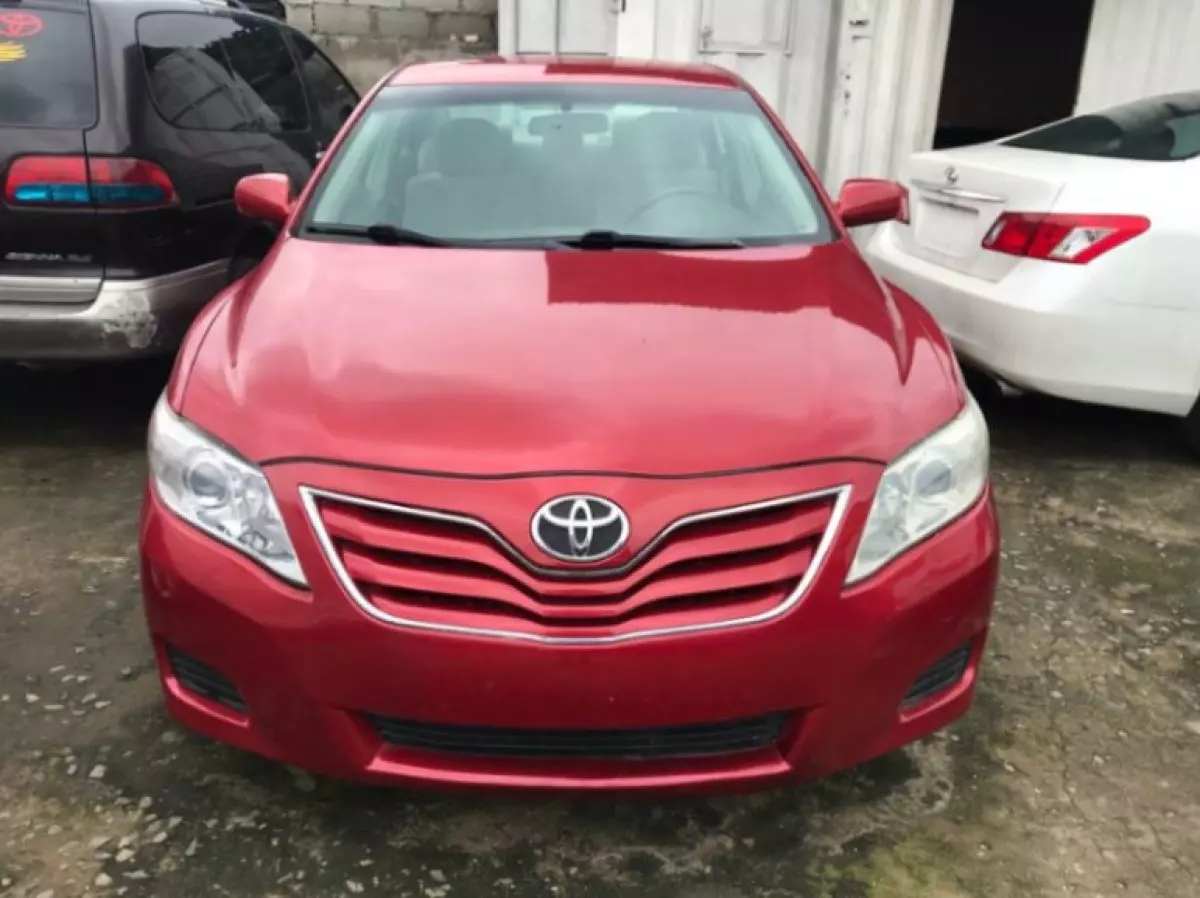 Toyota Camry - 2010