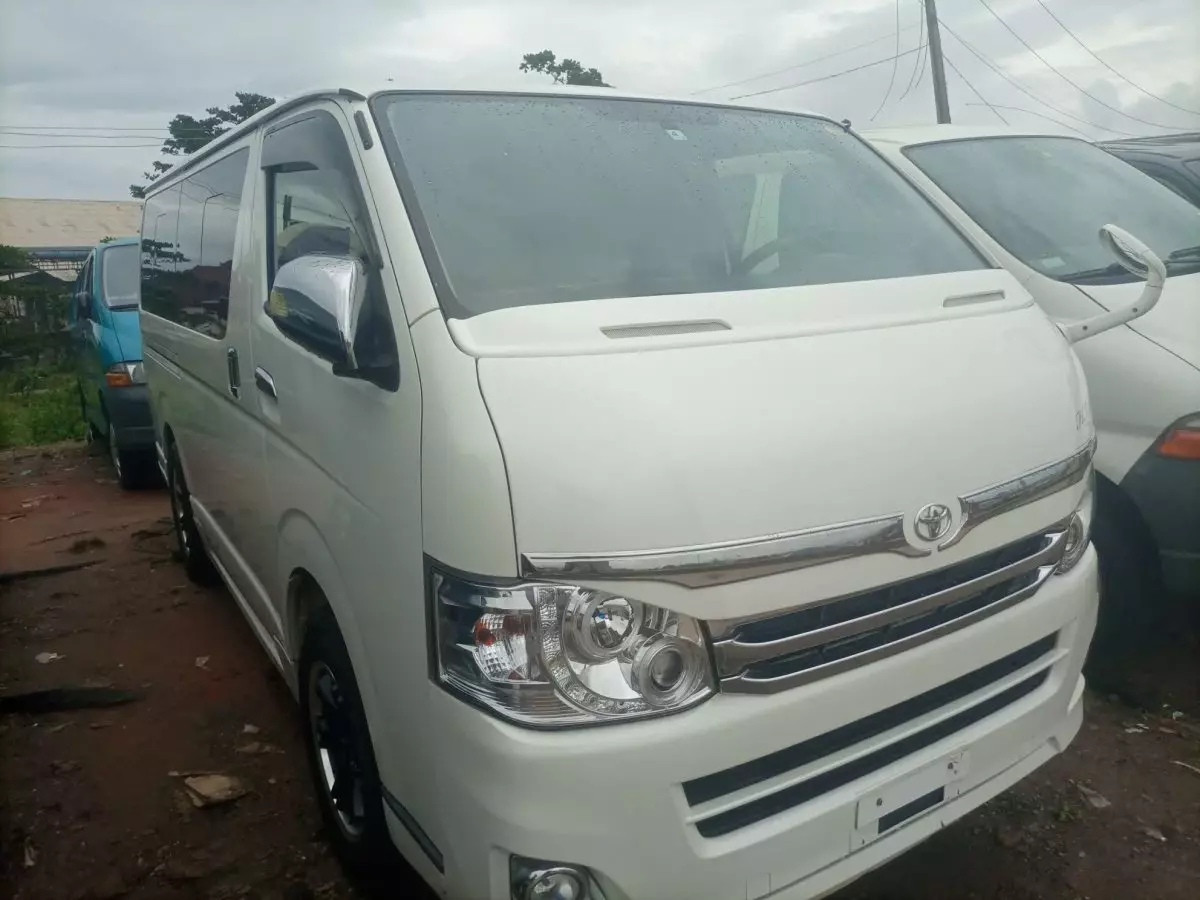 Toyota Hiace - 2010