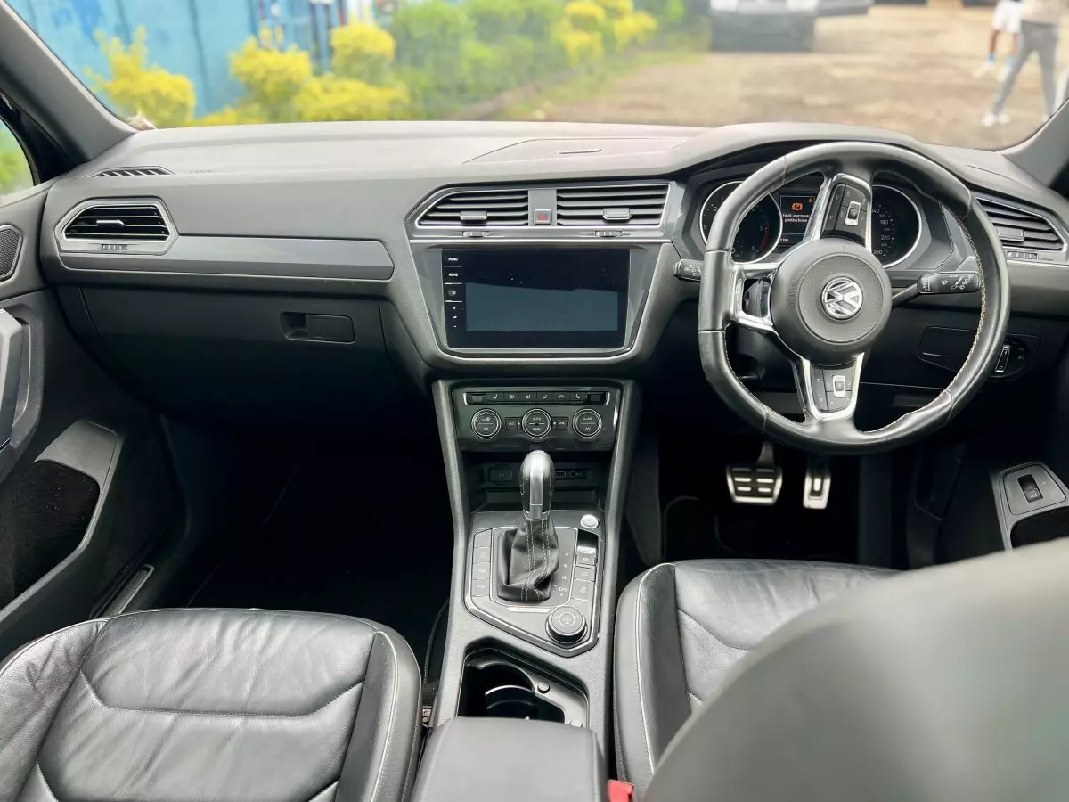 interiorFront