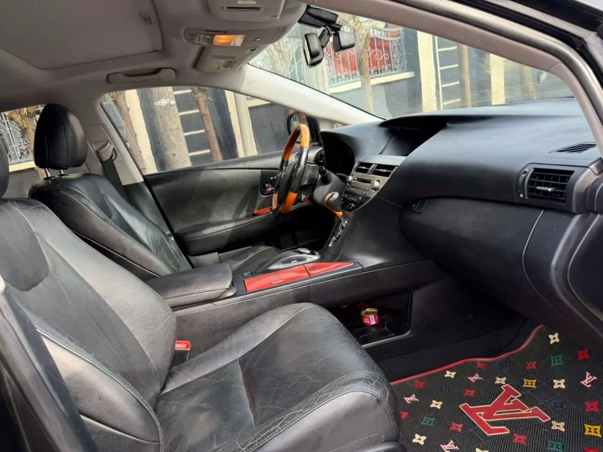 interiorFront
