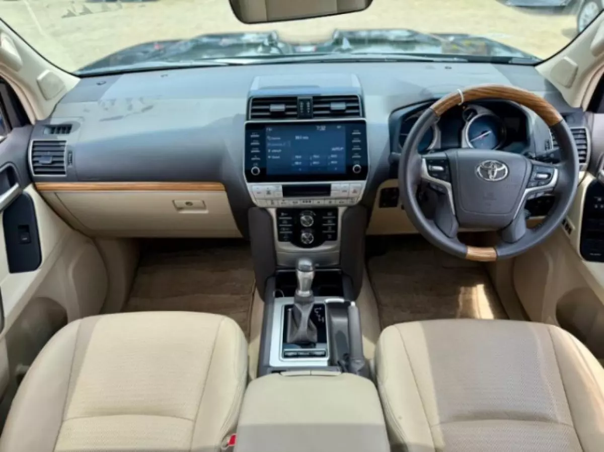 interiorFront