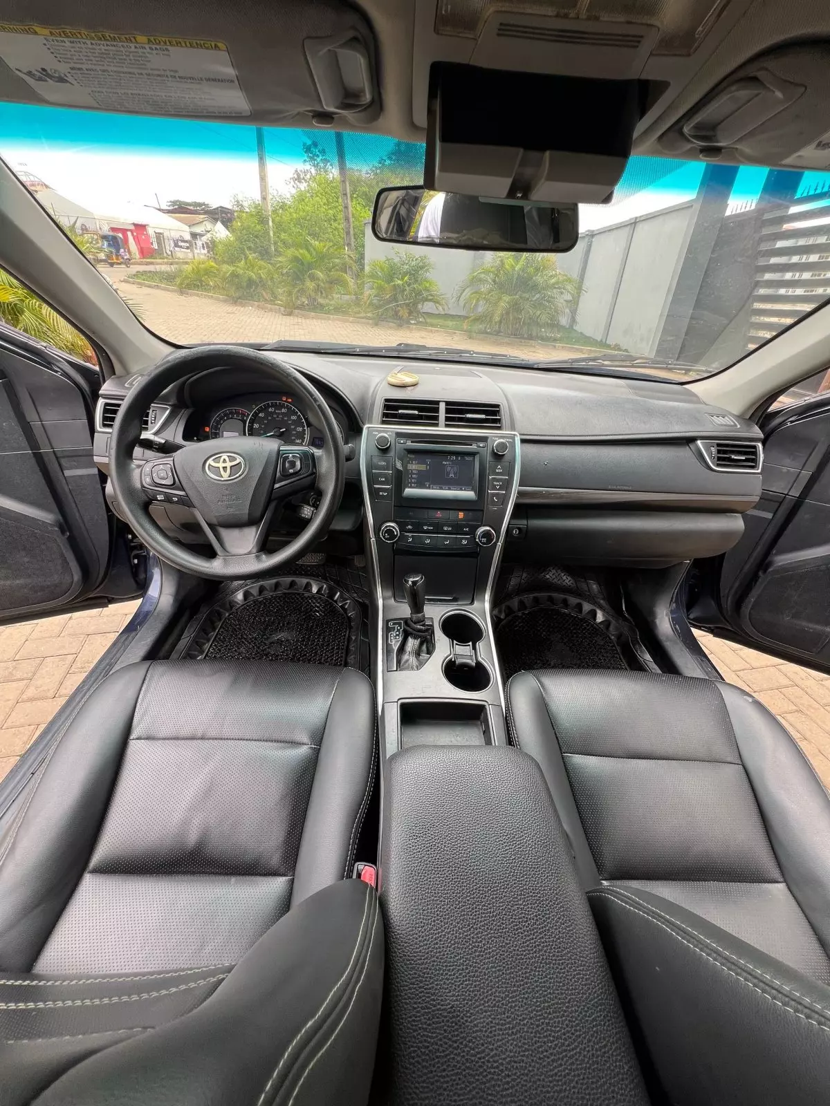 interiorFront