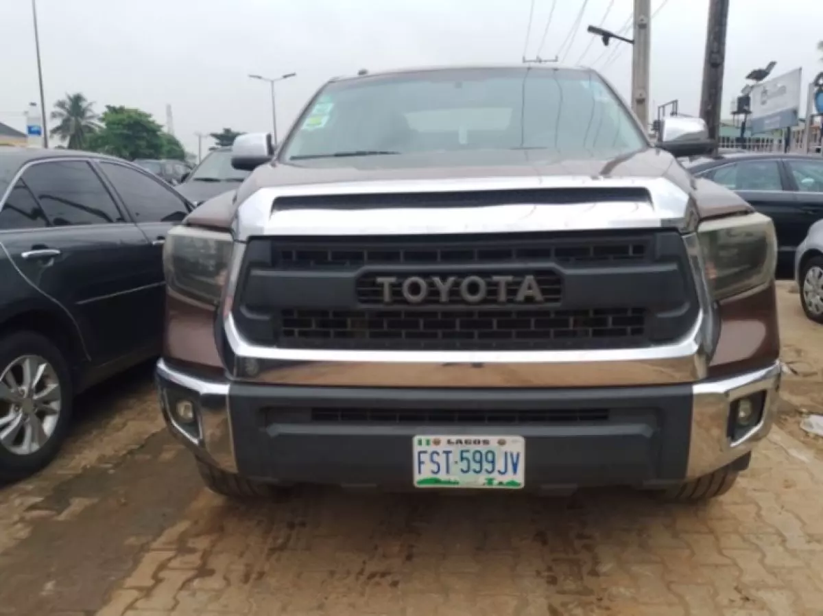 Toyota Tundra   - 2014