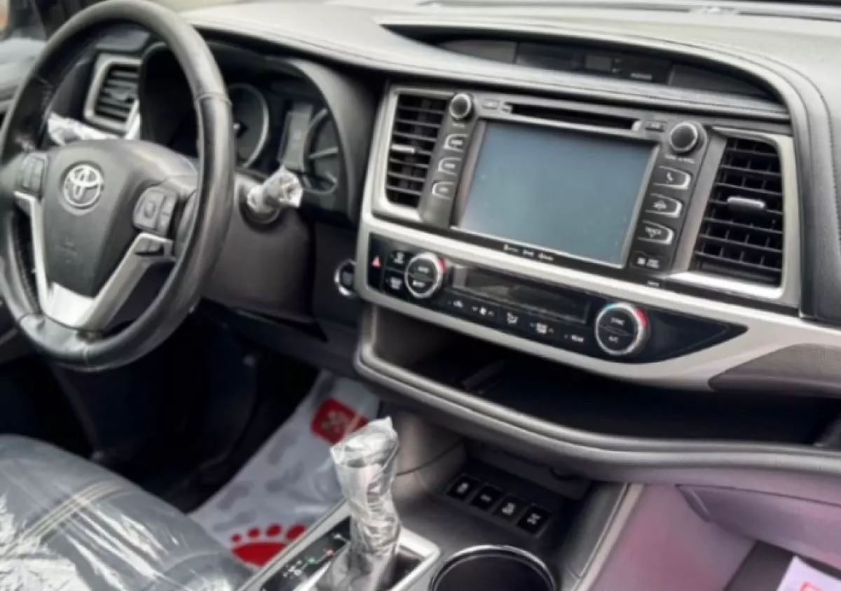 interiorFront