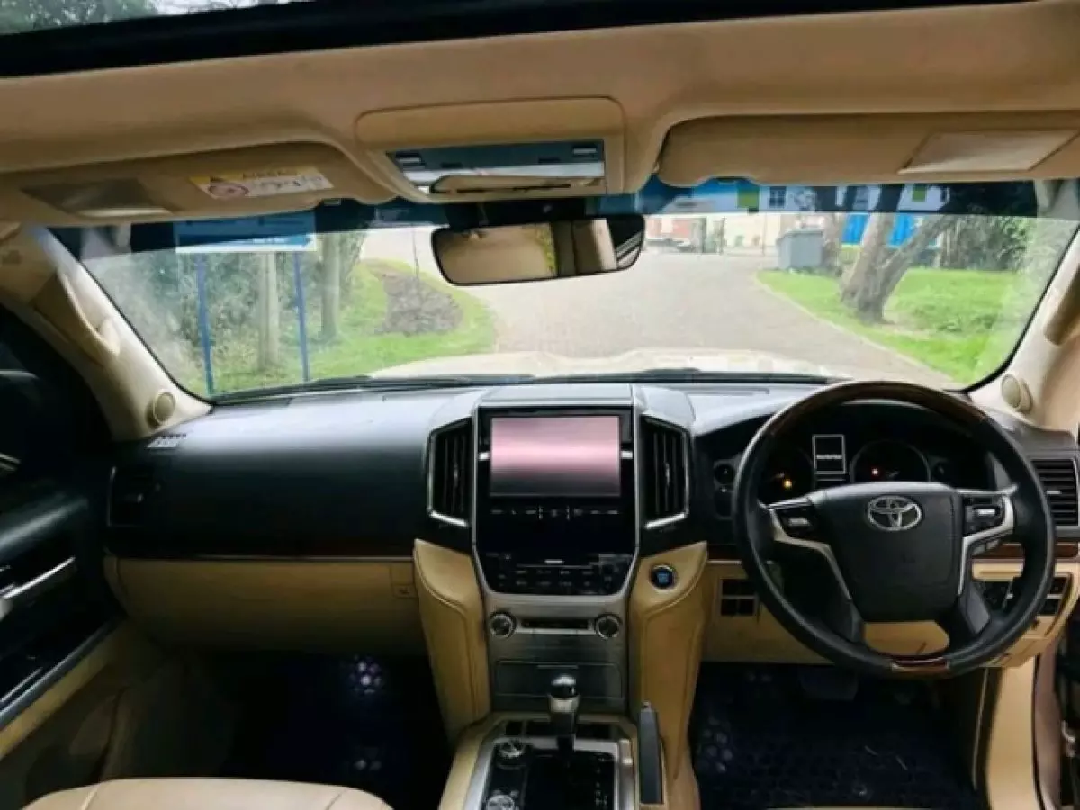 interiorFront