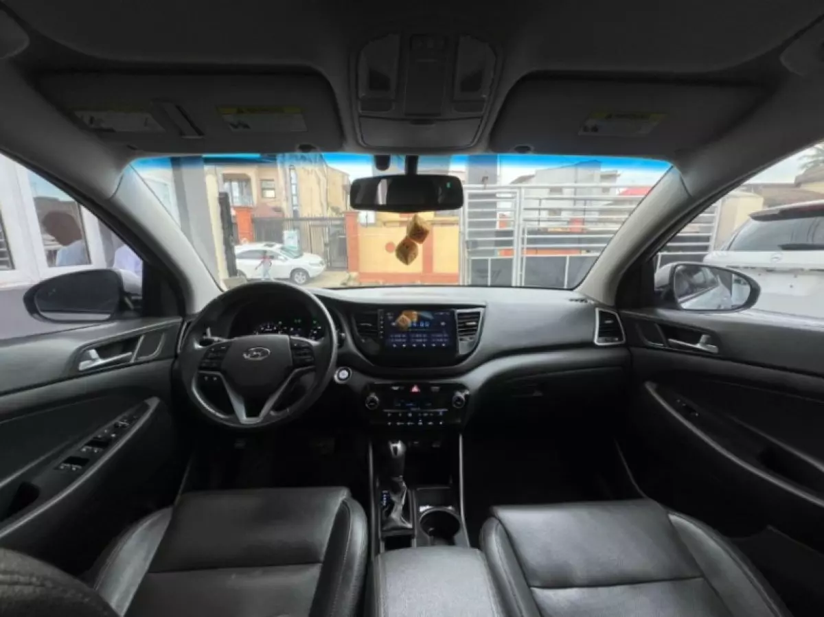 interiorFront