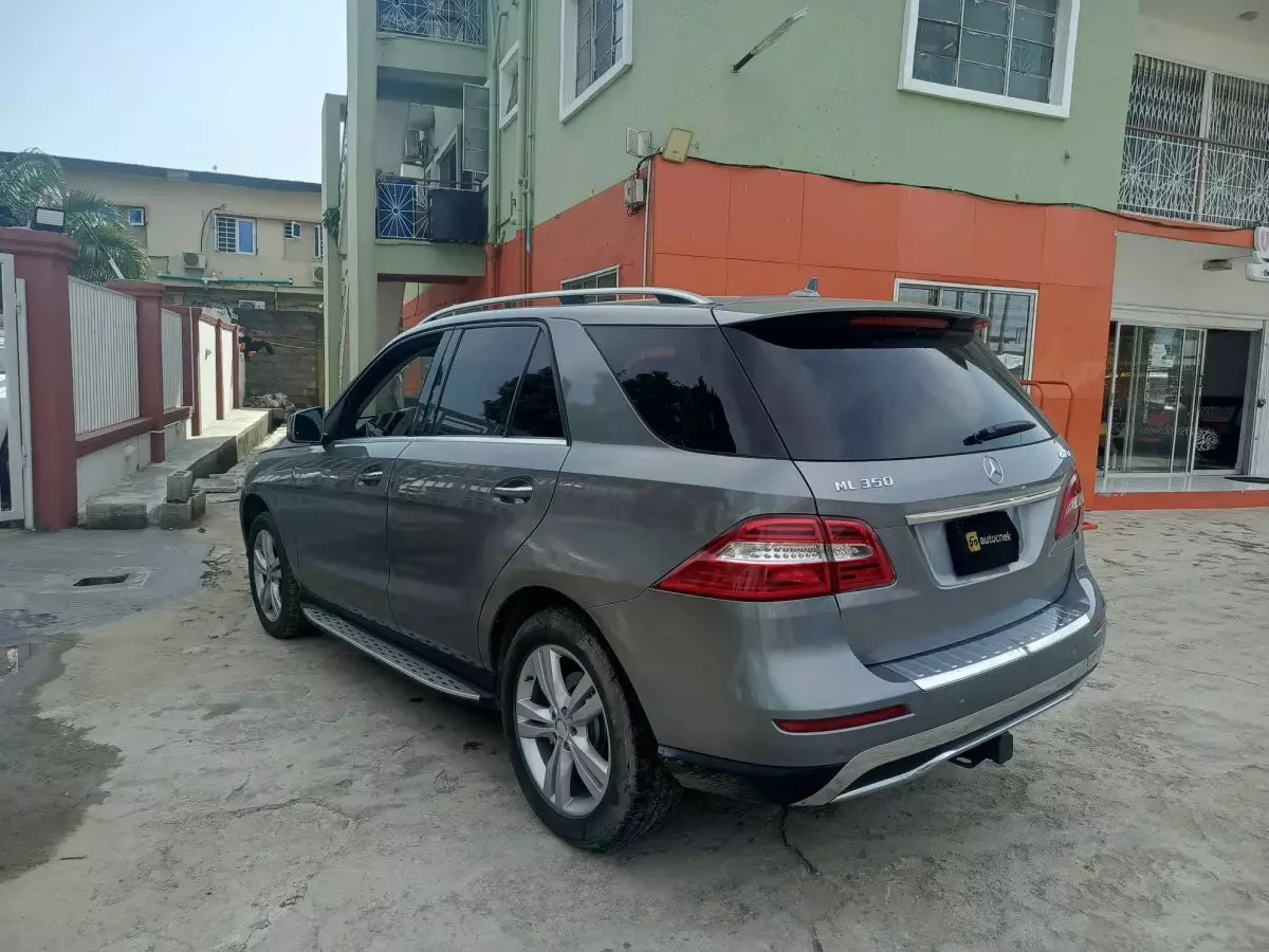 car Right Back