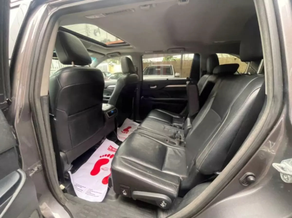 interiorBack