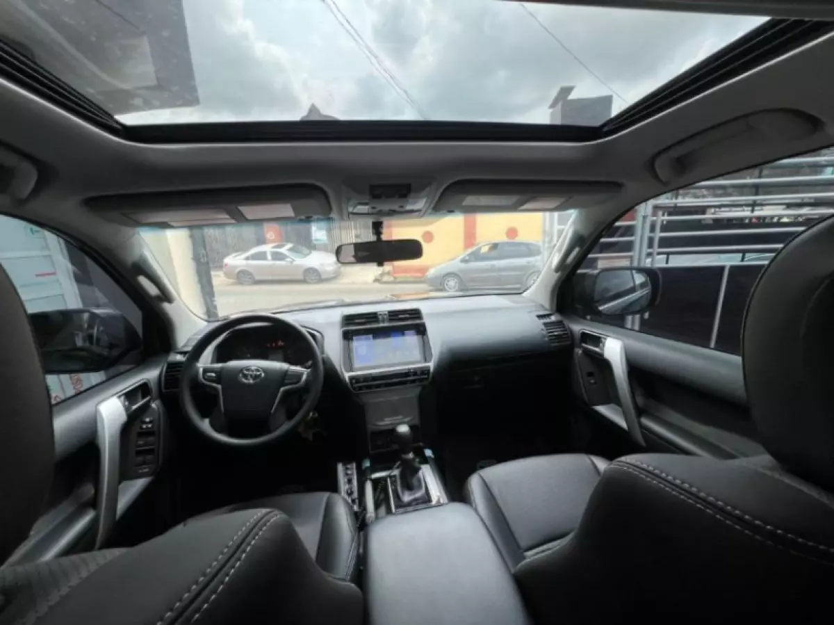 interiorFront