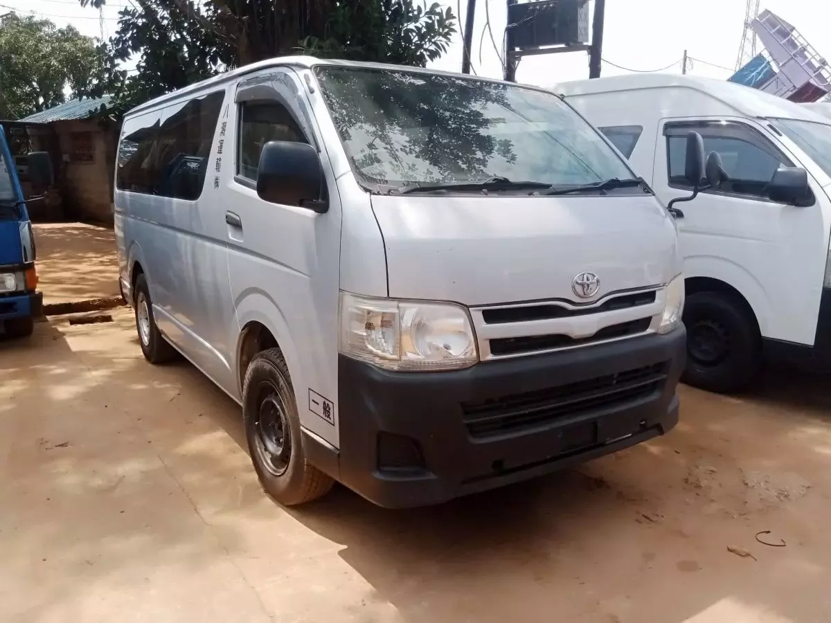 Toyota Hiace   - 2014
