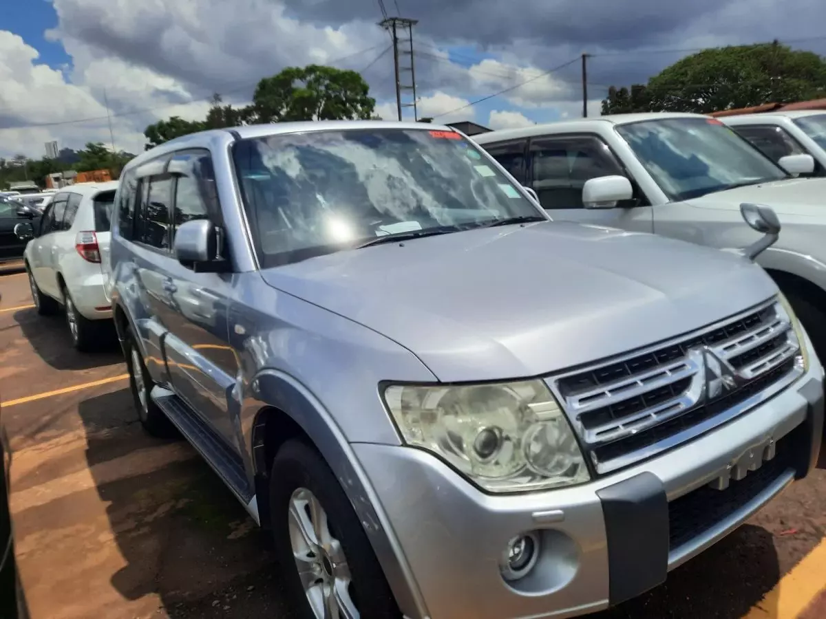 Mitsubishi Pajero - 2009
