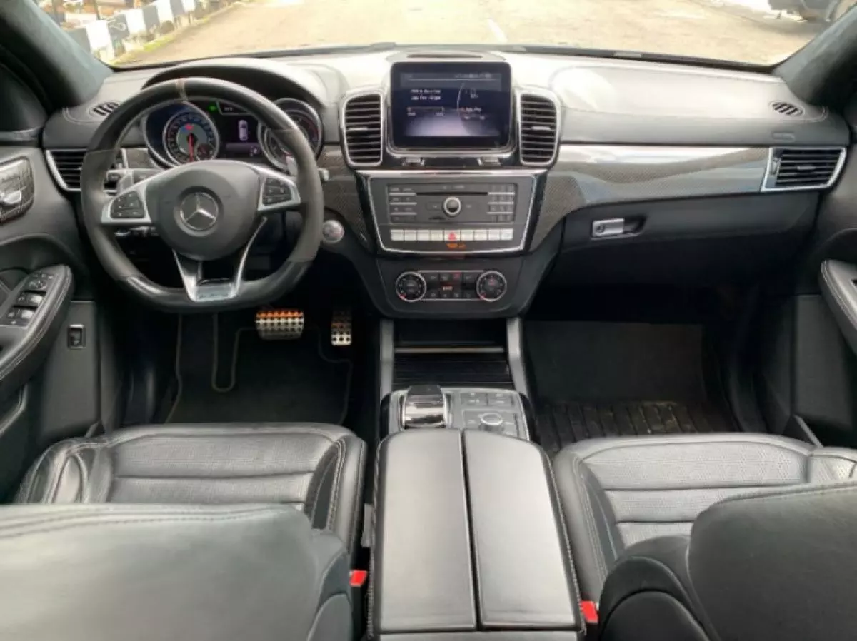 interiorFront