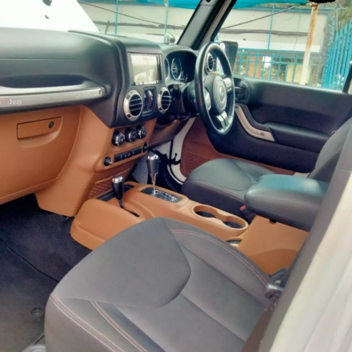 interiorFront