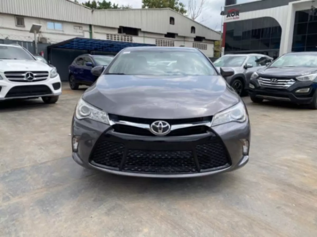 Toyota Camry - 2016
