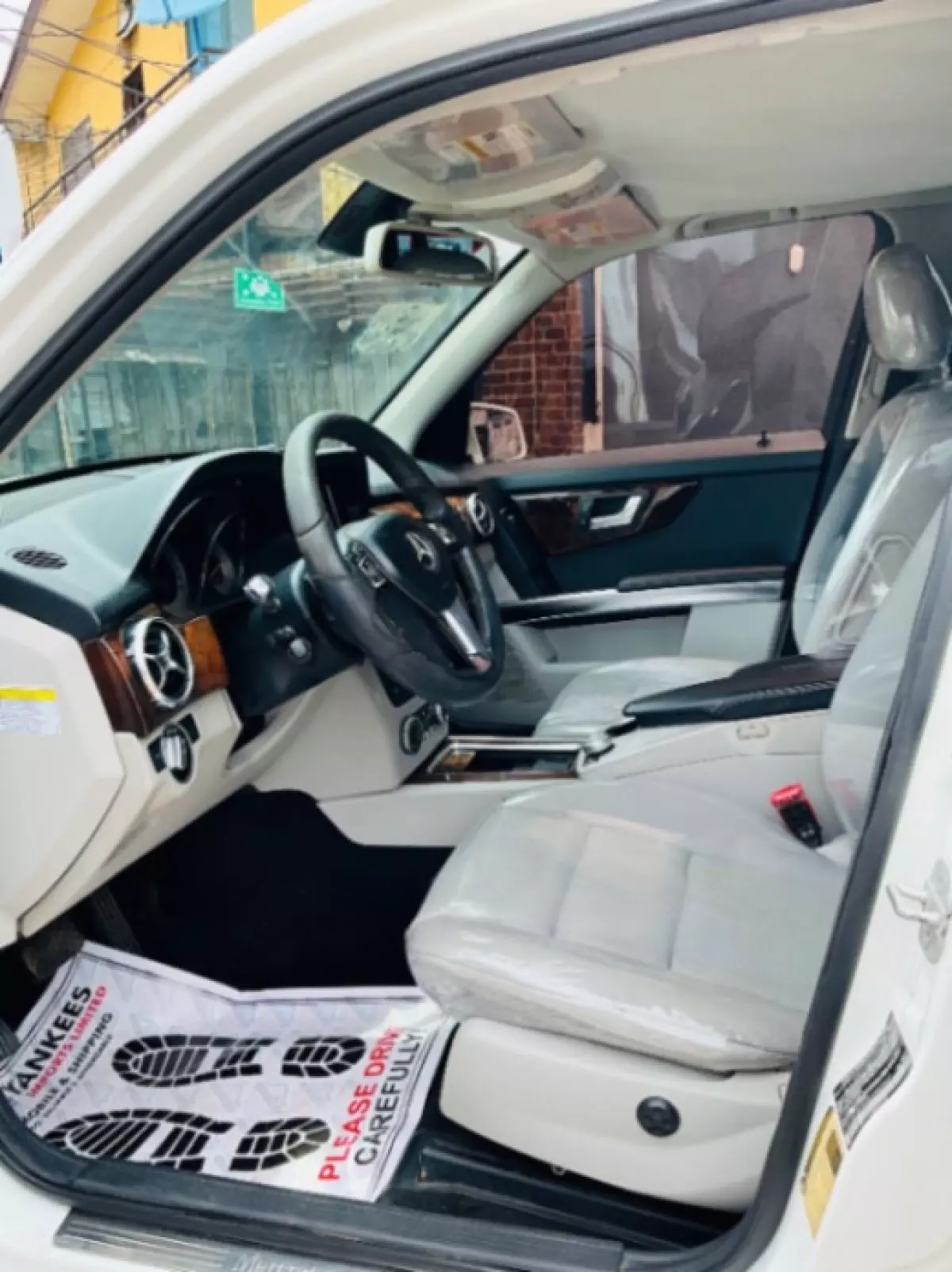 interiorFront