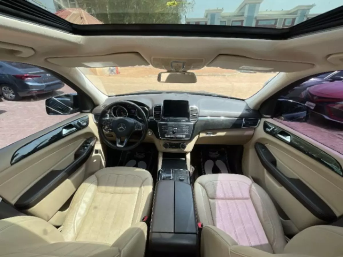 interiorFront