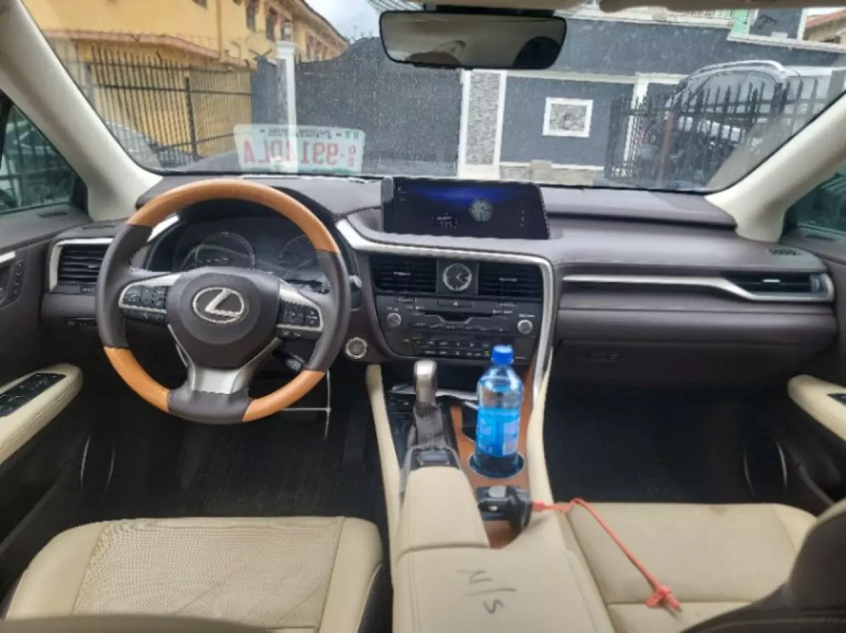 interiorFront