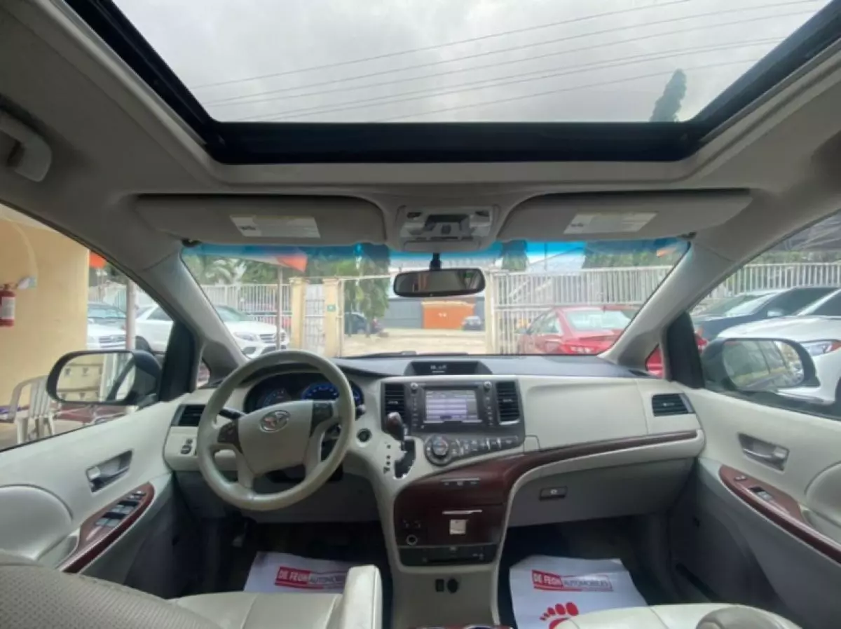 interiorFront