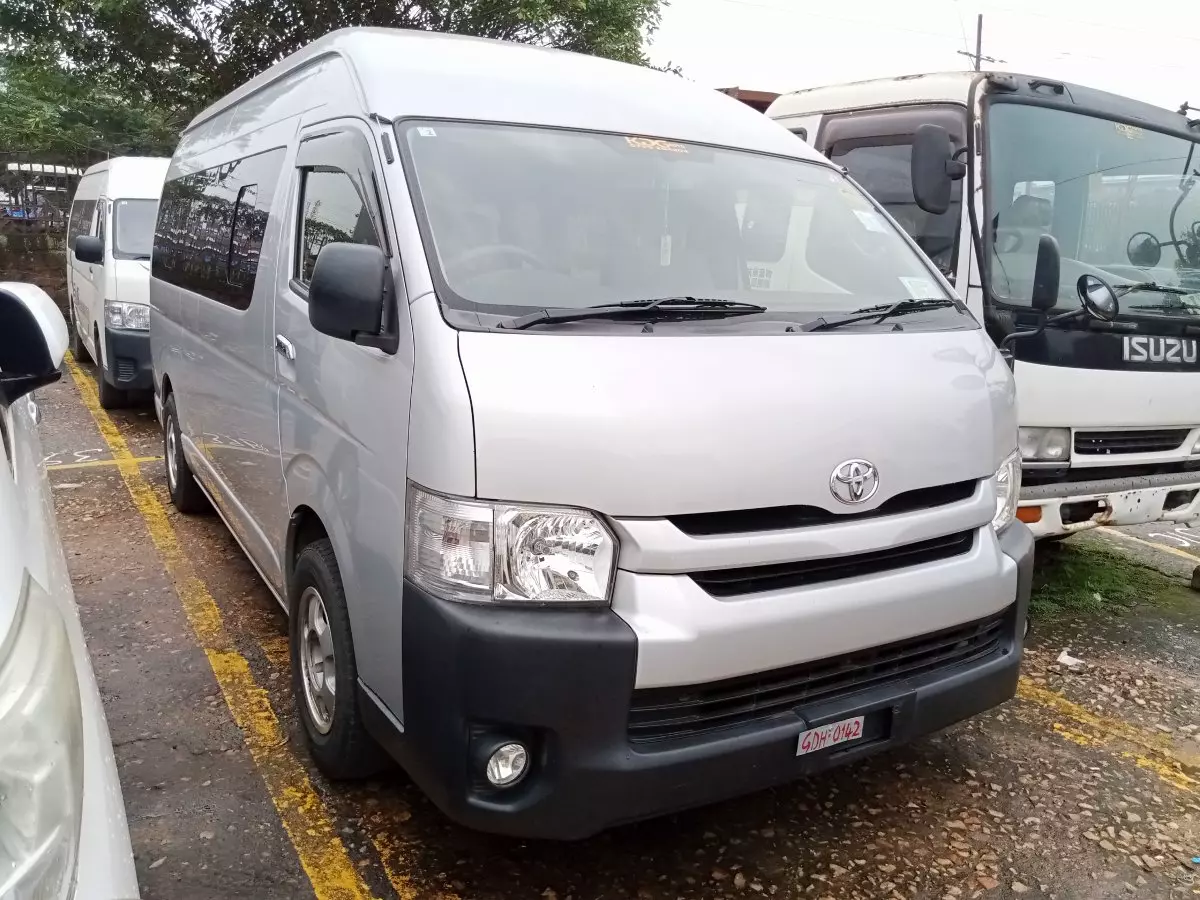 Toyota Hiace - 2015