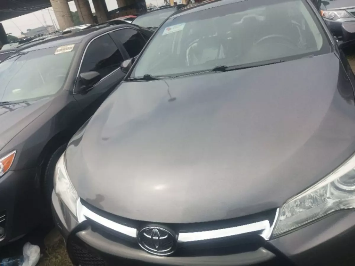 Toyota camry - 2016