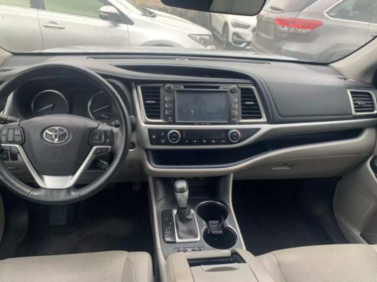 interiorFront