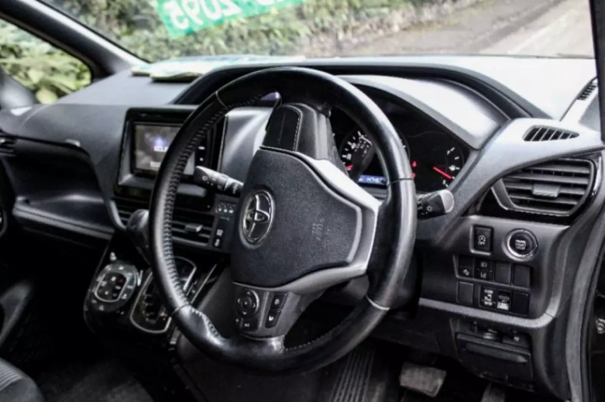 interiorFront