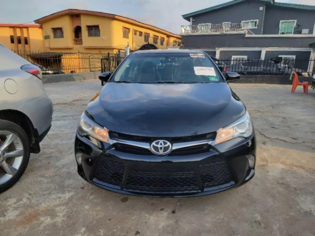 Toyota Camry - 2015