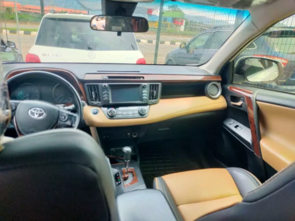 interiorFront
