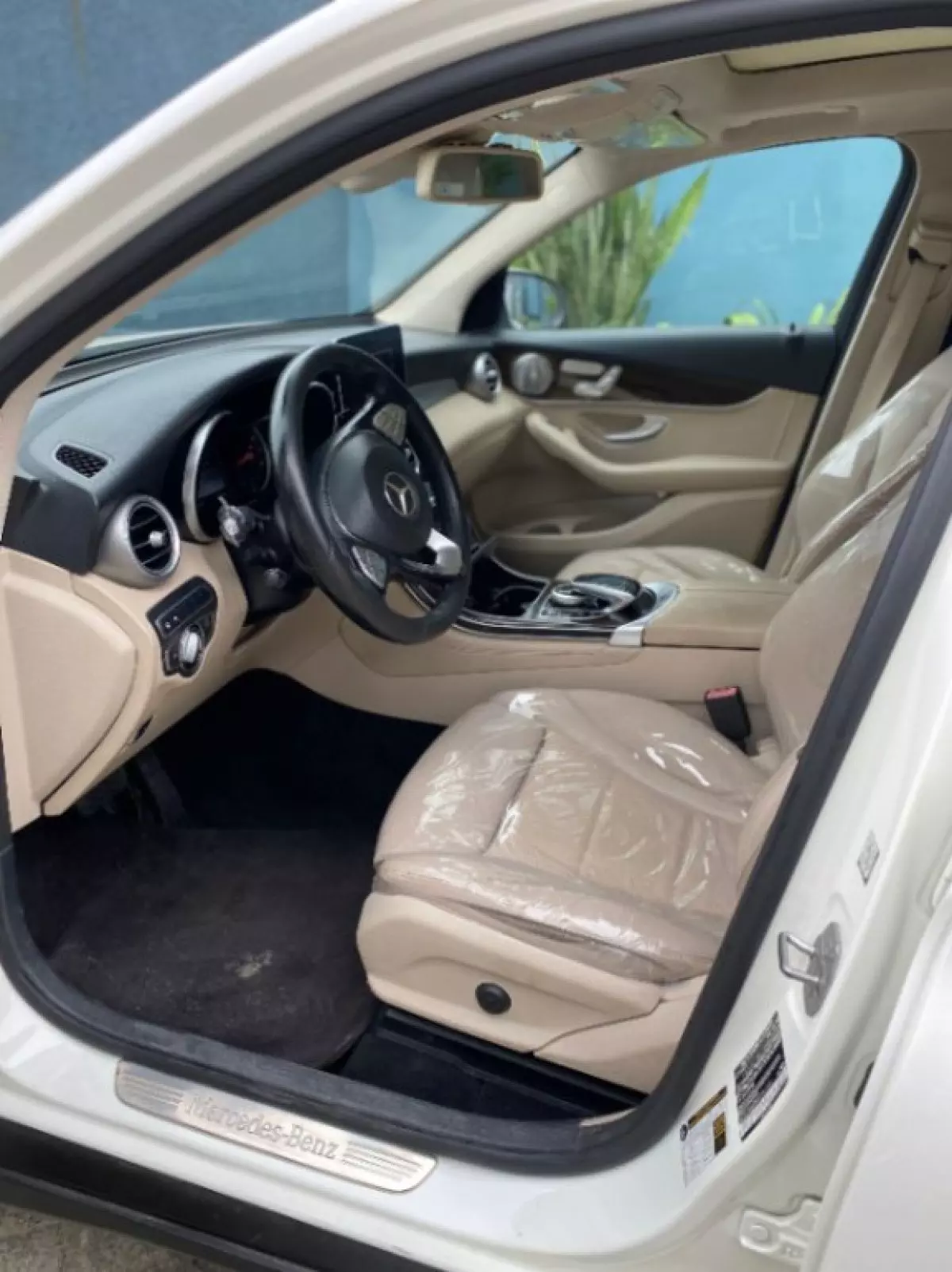 interiorFront