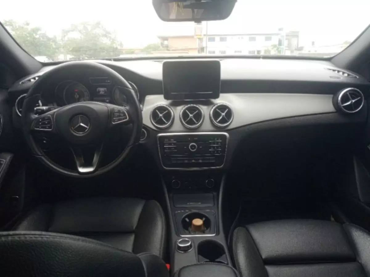 interiorFront