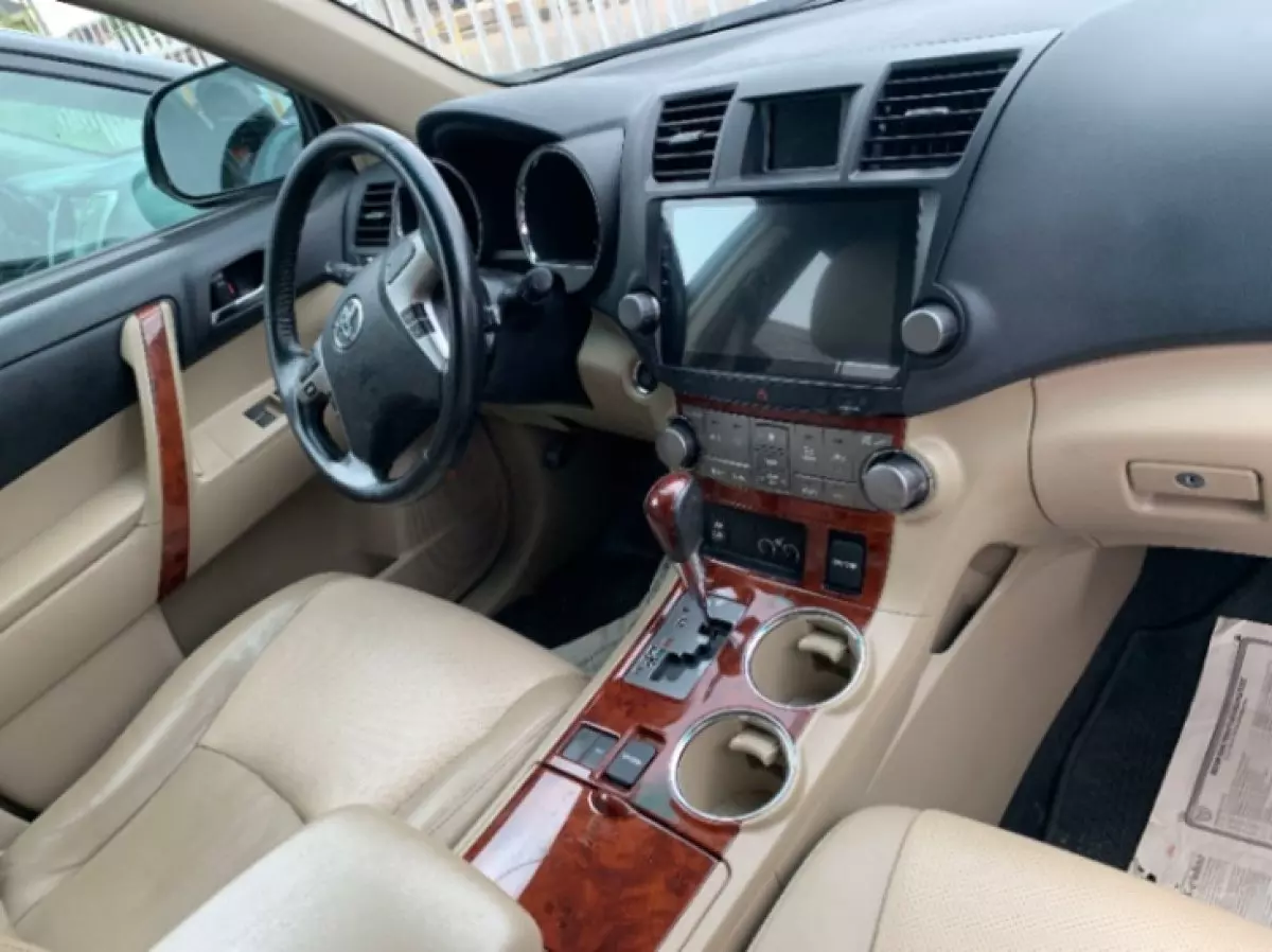 interiorFront