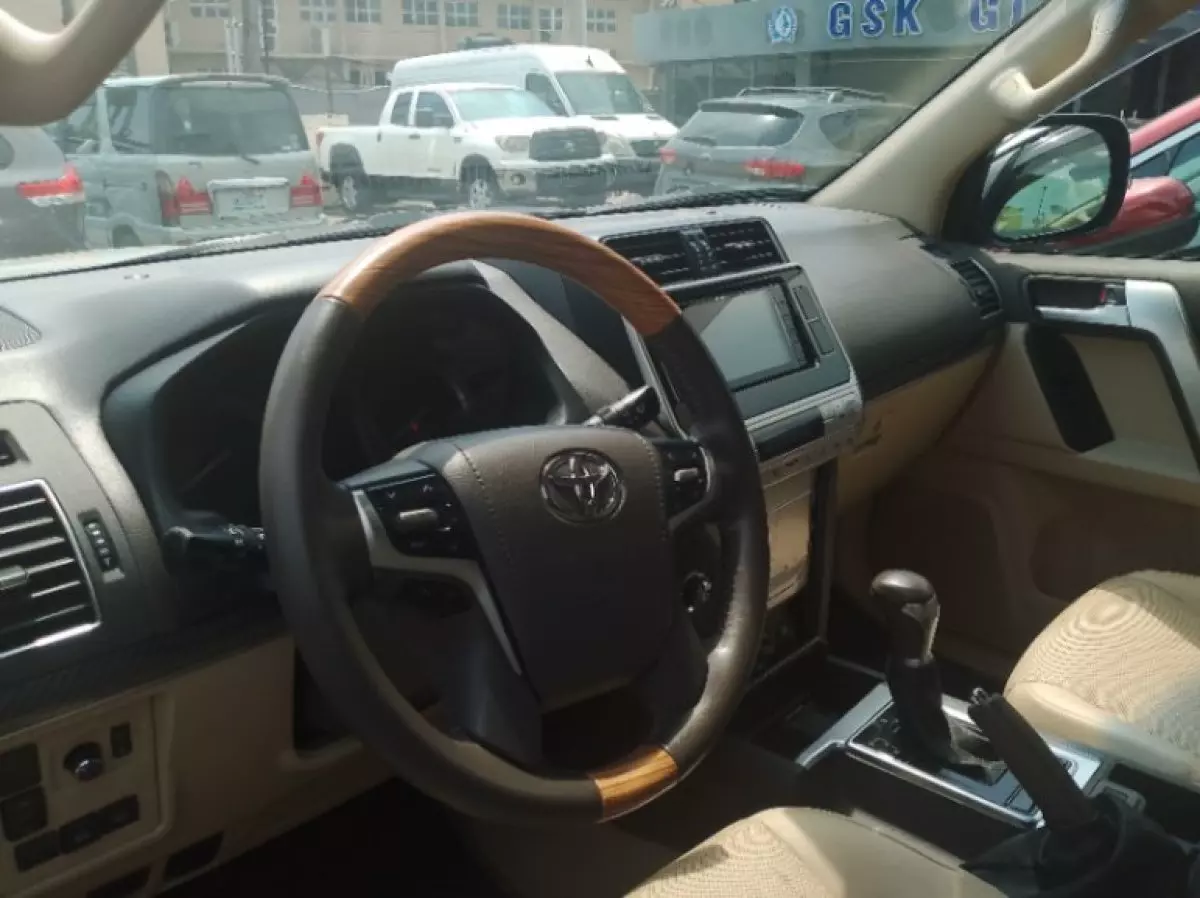 interiorFront