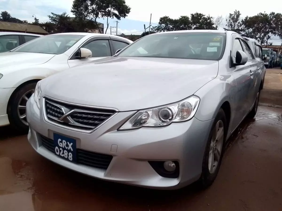 Toyota Mark X - 2010