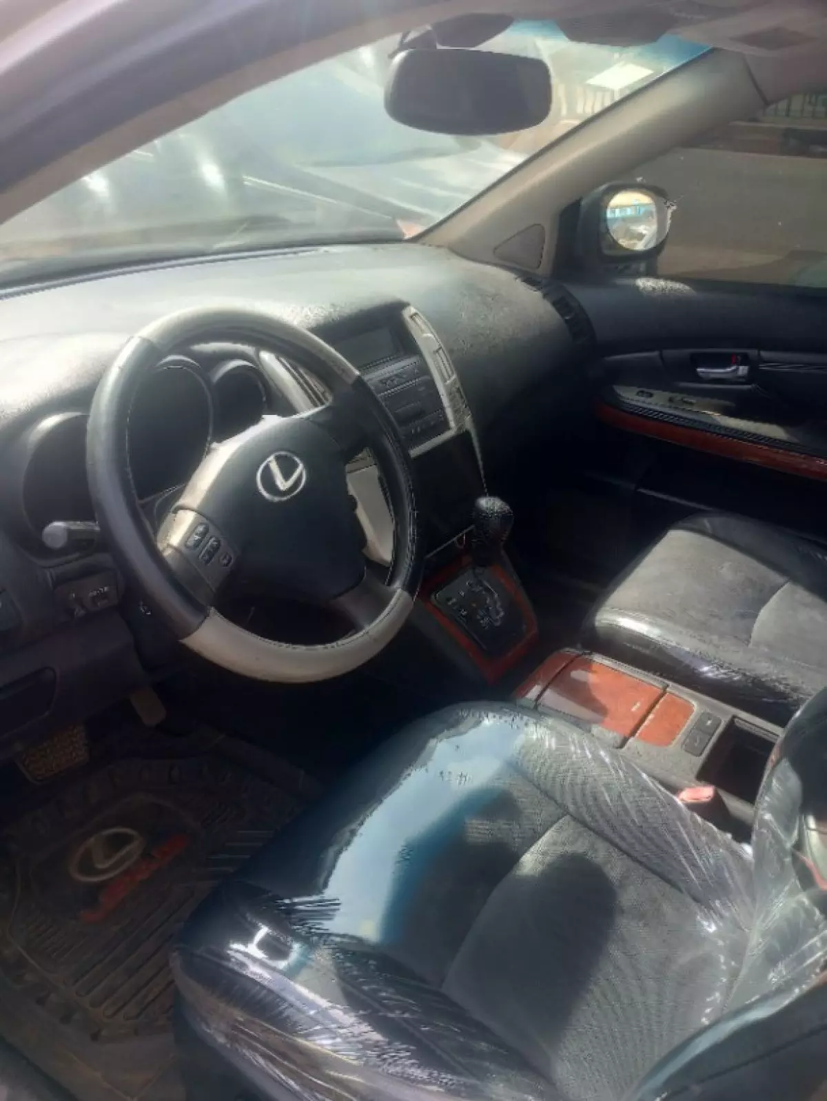 interiorFront