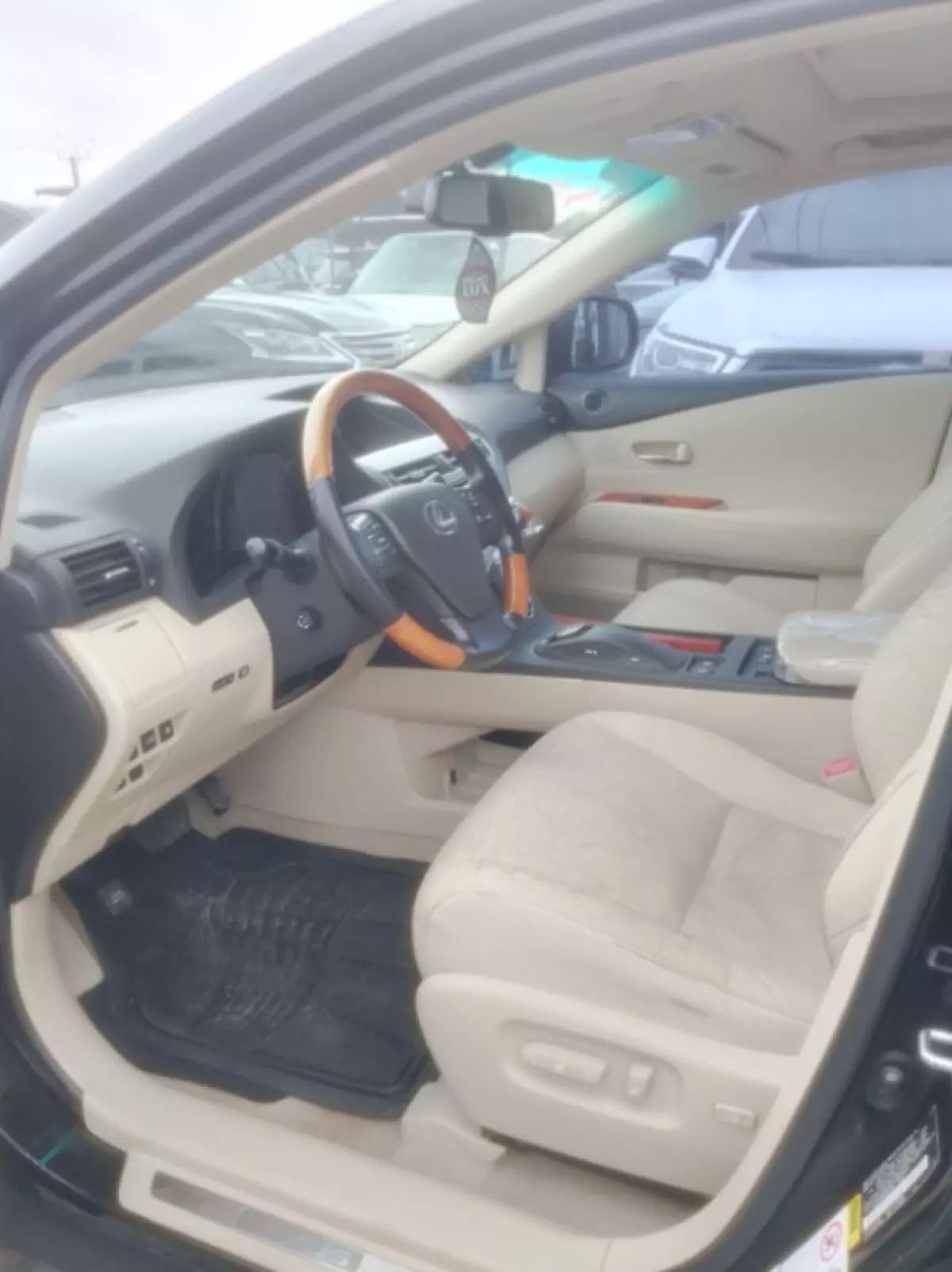 interiorFront