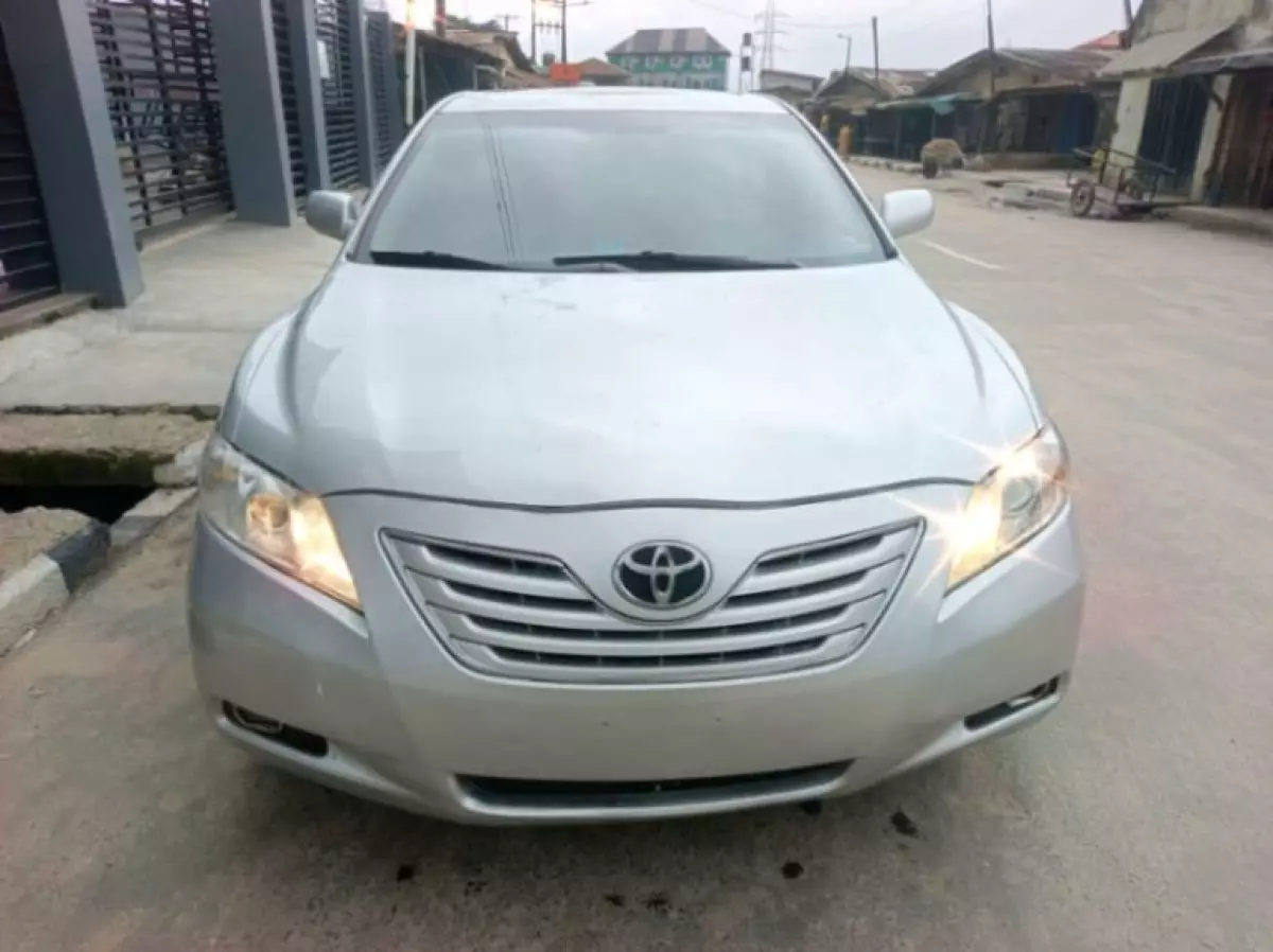 Toyota Camry - 2010