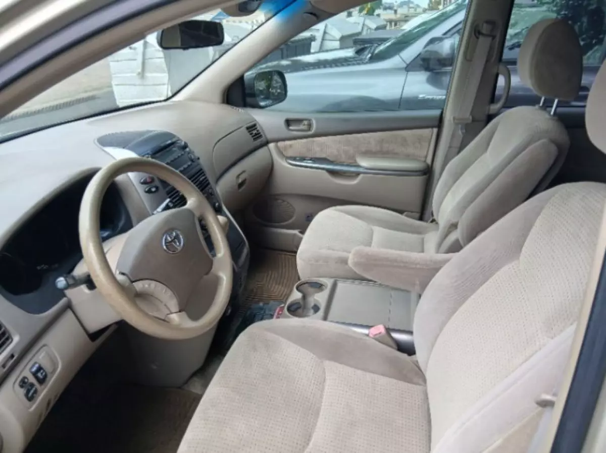 interiorFront