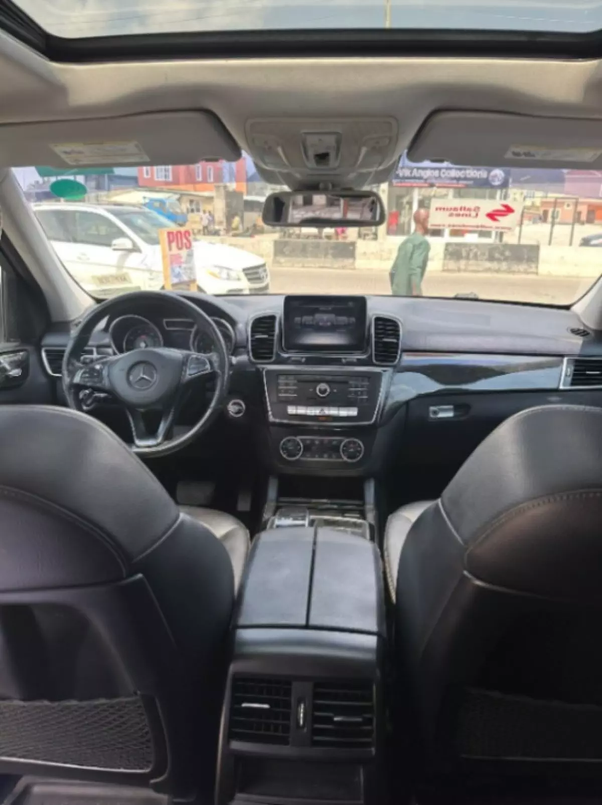 interiorFront